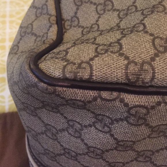 Gucci Boston bag! Great condition....Dust bag - Picture 2 of 7