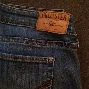 Light Wash Hollister Jeans!