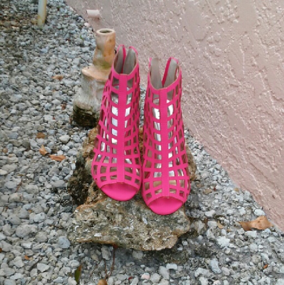 Hot pink Caged heels - Picture 2 of 4