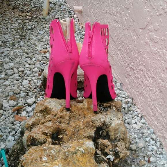 Hot pink Caged heels - Picture 3 of 4