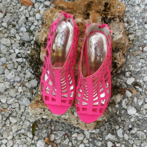 Hot pink Caged heels - Picture 4 of 4