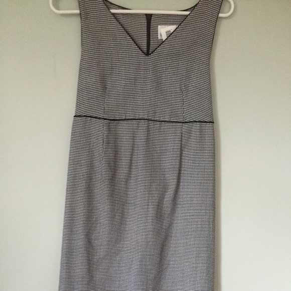 Large Sleeveless houndstooth maternity dress