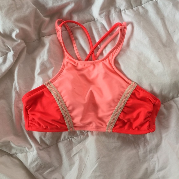 NWT Crisscross Back Bikini Top