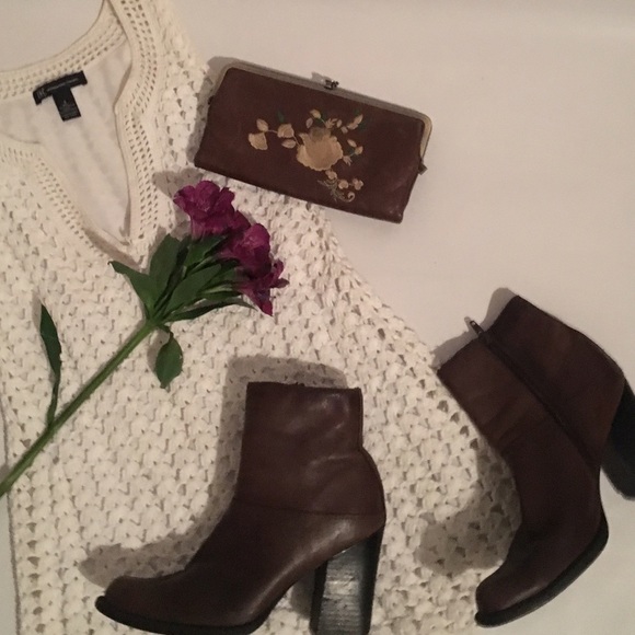 HOBO INT.  Lauren Brown Embroidery clutch