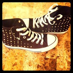 ✨NWT Unisex Studded Converse Sneakers