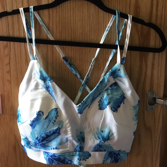 Cross-cross back crop top