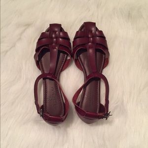 Size 6 burgundy American Eagle flats.