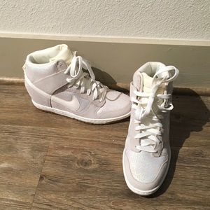 NWOT Nike wedges