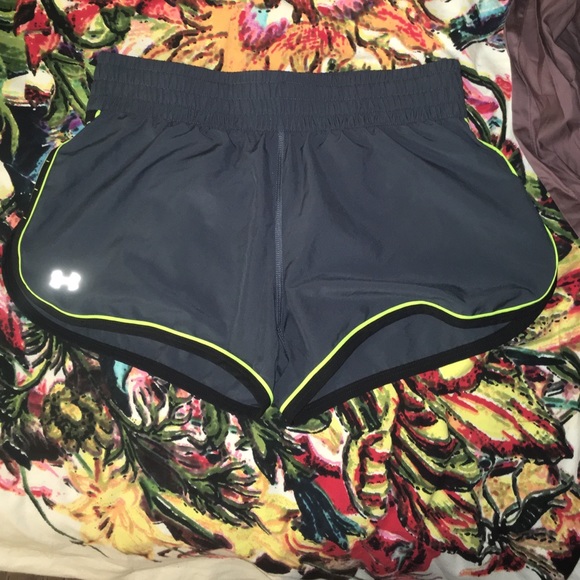 Under Armour Pants - Gray Under Armour Running Shorts