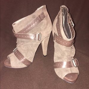 NWOT Matisse Peep-toe Booties