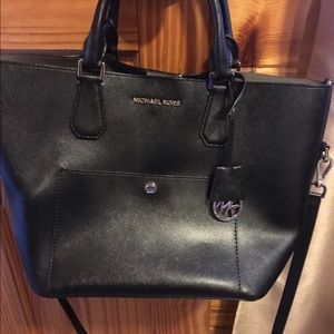 Michael Kors Jet Set top Zip Leather Handbag