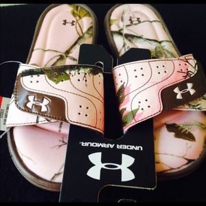 Under armour slides size 5 pink camo