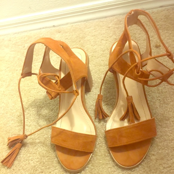 Cute ,thick heeled sandals with cute strapps.