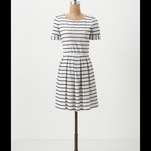 EUC Anthropologie Scalloped Stripes Dress