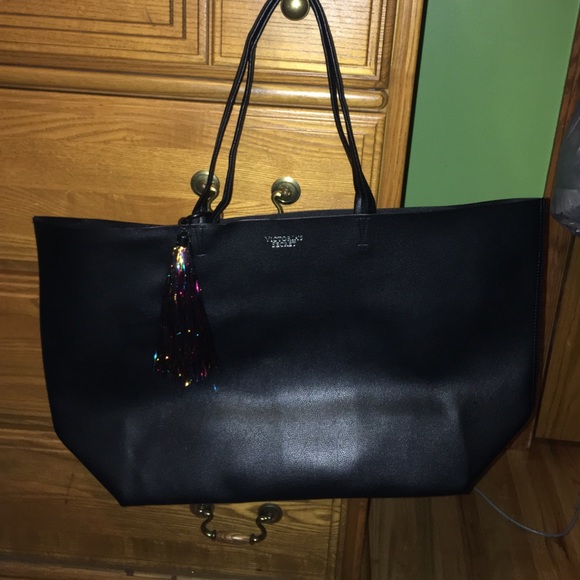 Victoria's Secret Handbags - Black Victoria's Secret Tote! 😍