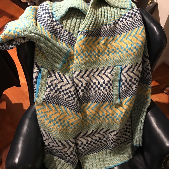 Multicolored open sweater!