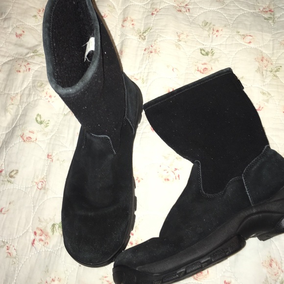 Shoes - Picture 2 of 4