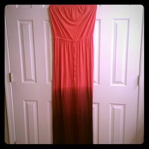 Stylish, strapless maxi