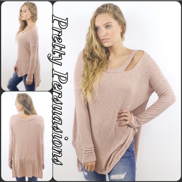 SOLD OUT‼️ Cut Out High-Low Ribbed Slouchy Top - Picture 2 of 3