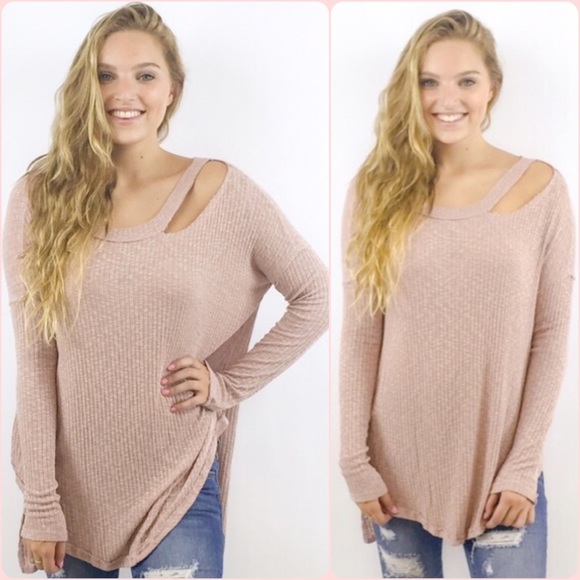 SOLD OUT‼️ Cut Out High-Low Ribbed Slouchy Top - Picture 3 of 3