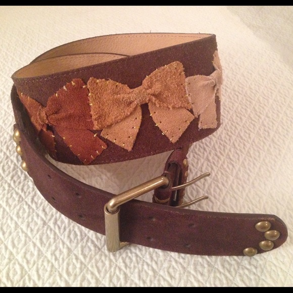 Leather belt with leather bows
