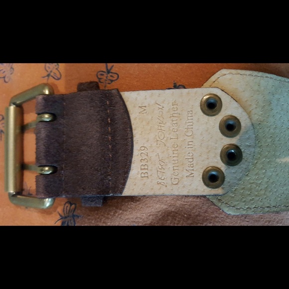 Leather belt with leather bows
