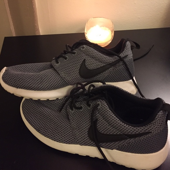 * flash sale*!!!!  Nike roshe runs