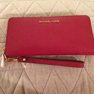 NWT Michael Kors travel wallet/wristlet