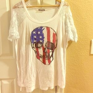 American skull tee with lace shoulder detail