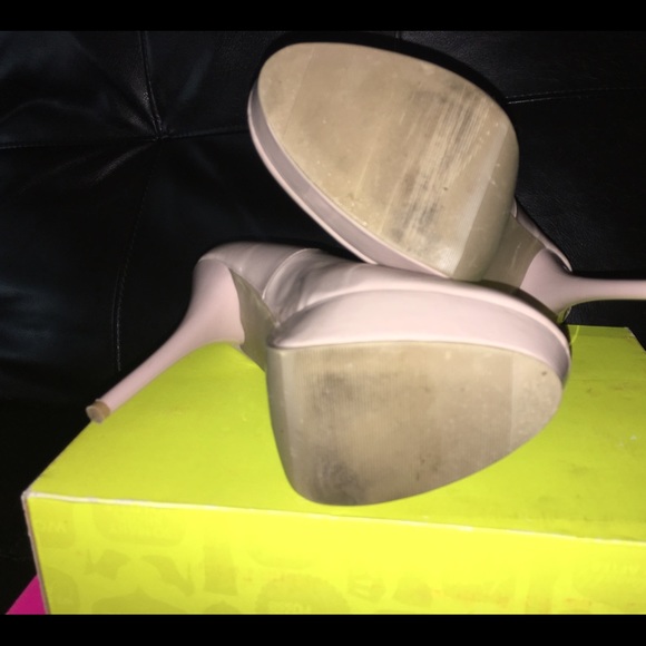 Nude round toe platforms - Picture 2 of 2