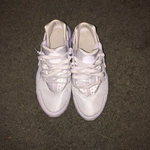 Grade school Nike huaraches