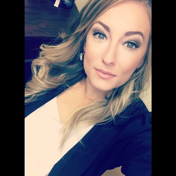 Meet your Posher, Casey