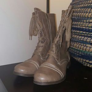 Combat boots