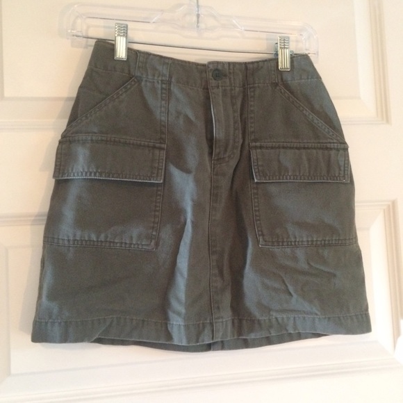Gap skirt
