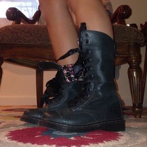 Dr. Martens (Air Wair) "The Original"