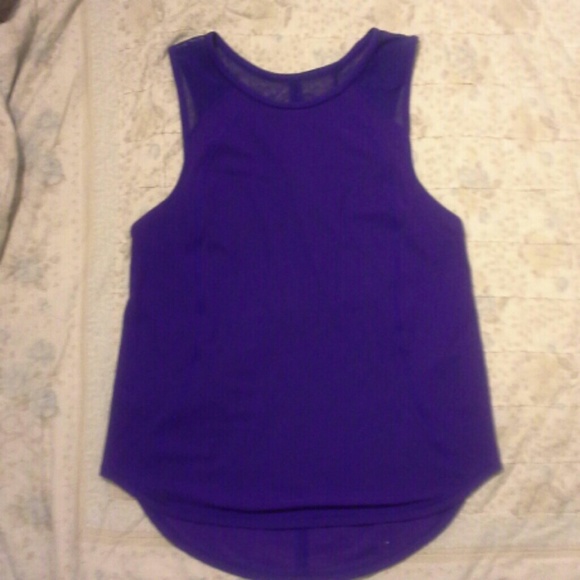 Lululemon size 6 tank top with mesh on top of back