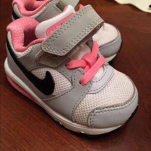 Toddler Nike air max shoes