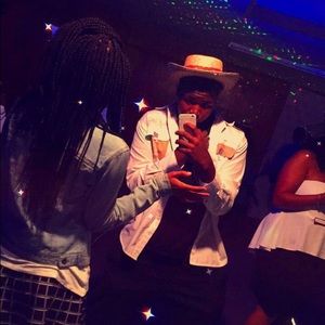 Meet your Posher, Dee