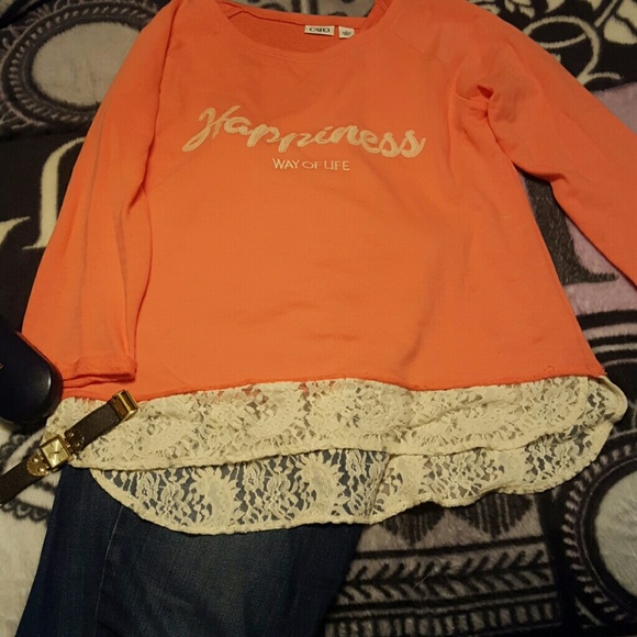 Cute melon colored hi-lo sweatshirt