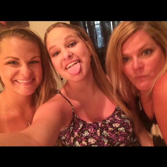 Meet your Posher, Elizabeth - Picture 1 of 1