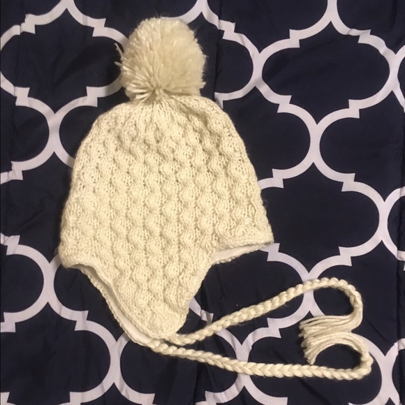 🔥LAST DAY TIL MOVE🔥NWOT white/cream knit hat - Picture 2 of 4