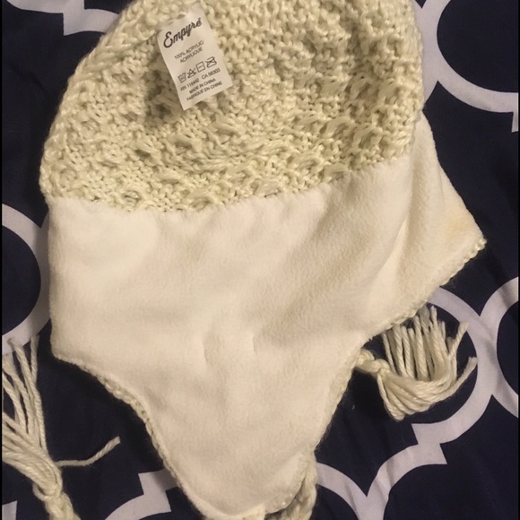 🔥LAST DAY TIL MOVE🔥NWOT white/cream knit hat - Picture 4 of 4