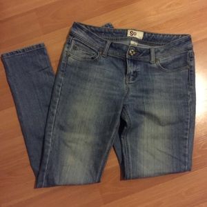 Juniors' SO Skinny Jeans