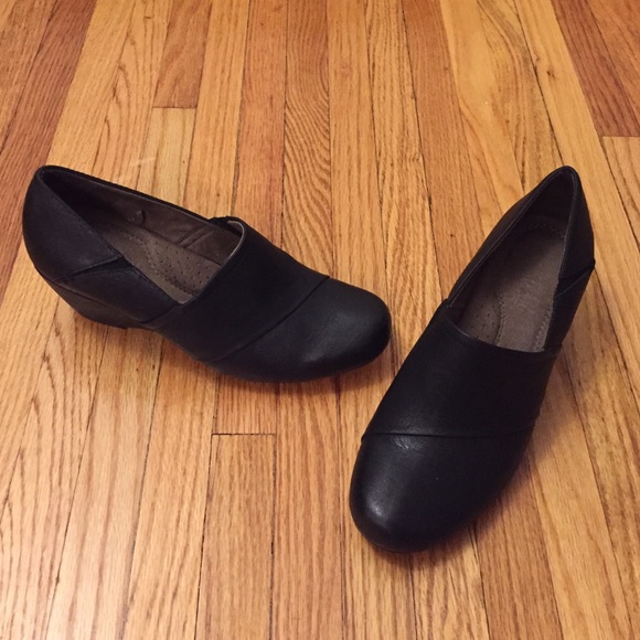 Black wedges