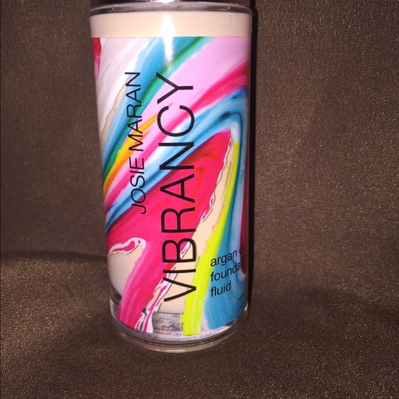 Josie Maran Vibrancy Foundation in Dynamic
