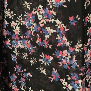 Express Tops - ‼️FLASH SALE‼️Express Floral Portofino Blouse Express Tops - ‼️FLASH SALE‼️Express Floral Portofino Blouse