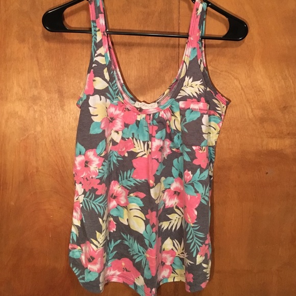 Billabong flowing floral tank