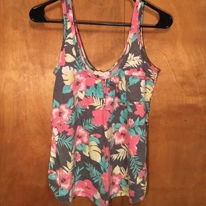 Billabong flowing floral tank