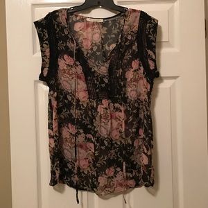 Daniel Rainn Tops - Daniel Rainn Floral Blouse Daniel Rainn Tops - Daniel Rainn Floral Blouse