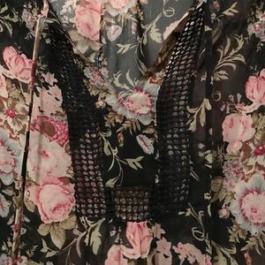 Daniel Rainn Tops - Daniel Rainn Floral Blouse Daniel Rainn Tops - Daniel Rainn Floral Blouse
